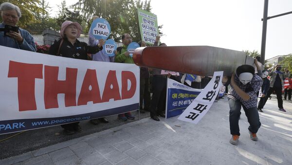 Protesters carry a mock missile symbolizing an advanced U.S. missile defense system called Terminal High-Altitude Area Defense, or THAAD, during a rally to oppose a plan to deploy the THAAD in front of the Defense Ministry in Seoul, South Korea, Thursday, Oct. 20, 2016 - Sputnik International
