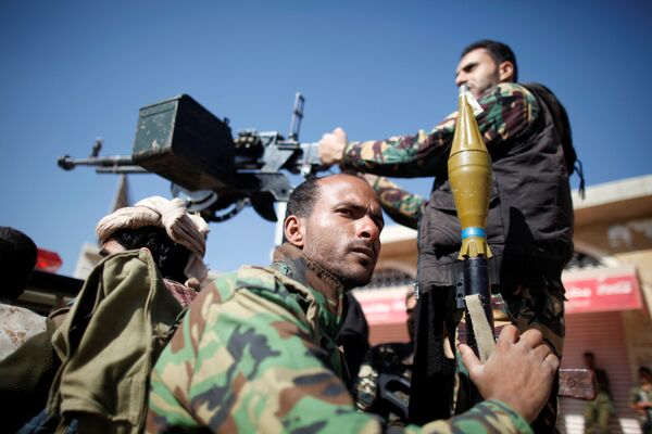 Newly recruited fighters ride on the back of a truck during a farewell ceremony as they head to the battlefront to fight against government forces in Sanaa, Yemen, January 19, 2017 Newly recruited fighters ride on the back of a truck during a farewell ceremony as they head to the battlefront to fight against government forces in Sanaa, Yemen, January 19, 2017 - Sputnik International