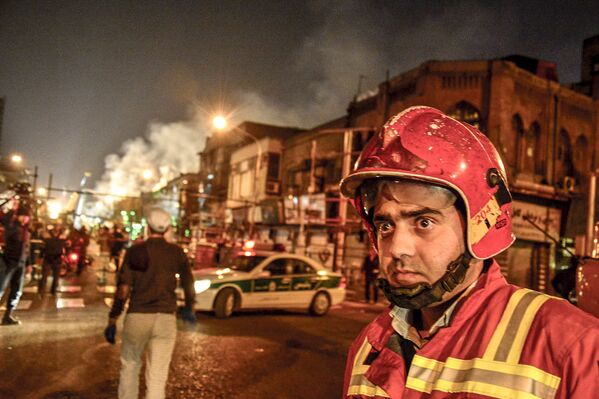 Rescue Workers Sift Through Wreckage of Tehran's Towering Inferno for Survivors - Sputnik International