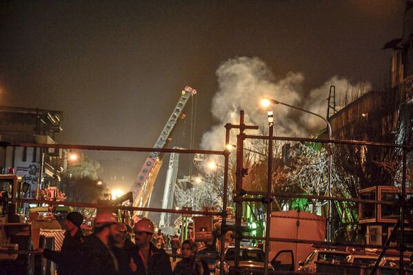 Rescue Workers Sift Through Wreckage of Tehran's Towering Inferno for Survivors - Sputnik International