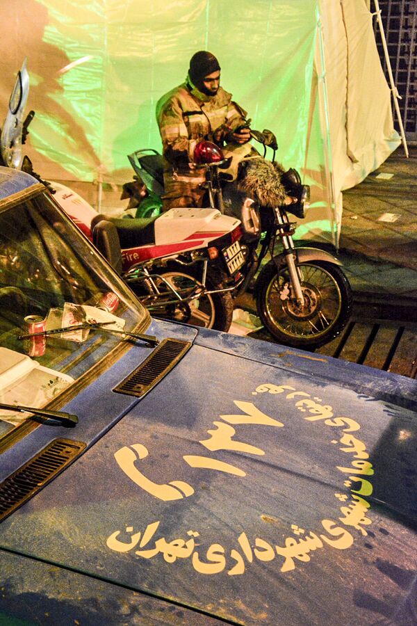 Rescue Workers Sift Through Wreckage of Tehran's Towering Inferno for Survivors - Sputnik International