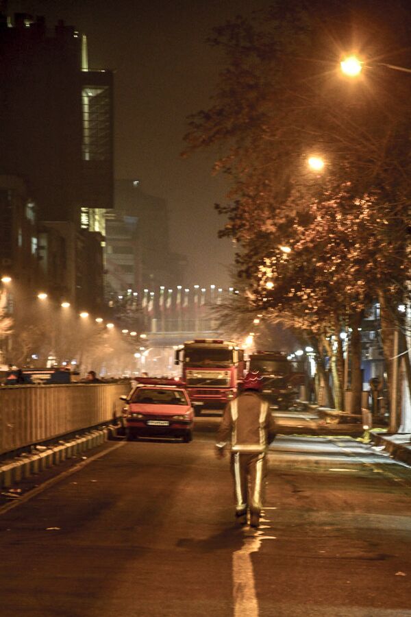 Rescue Workers Sift Through Wreckage of Tehran's Towering Inferno for Survivors - Sputnik International