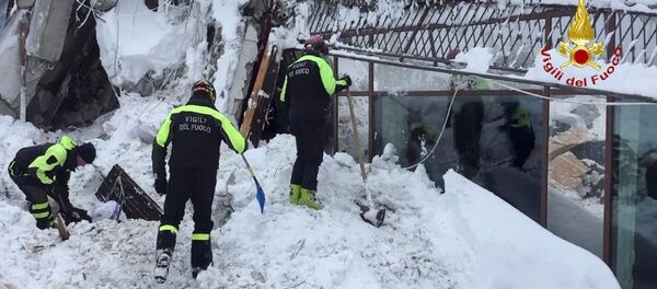 Firefighters work at Hotel Rigopiano in Farindola, central Italy, after it was hit by an avalanche, in this handout picture released on January 20, 2017 provided by Italy's Fire Fighters Firefighters work at Hotel Rigopiano in Farindola, central Italy, after it was hit by an avalanche, in this handout picture released on January 20, 2017 provided by Italy's Fire Fighters - Sputnik International