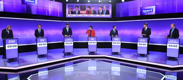 Candidates for the French left's presidential primaries ahead of the 2017 presidential election (from L) founder of the Ecology party Ecologistes! Francois de Rugy, former Prime minister Manuel Valls, former Economy minister Arnaud Montebourg, President of the Radical Left Party (PRG) Sylvia Pinel, former Education minister Benoit Hamon, former Education minister Vincent Peillon and President of the Democratic Front (Front Democrate) Jean-Luc Bennahmias take part in a final televised debate in Saint-Cloud on January 19, 2017 - Sputnik International