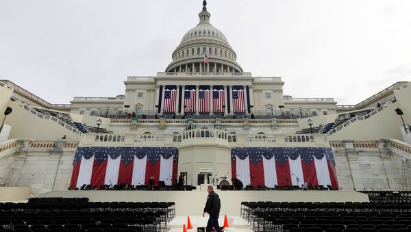 Workers prepare for the inauguration of US President-Elect Donald Trump at the U.S. Capitol in Washington, DC, US, January 19, 2017. - Sputnik International