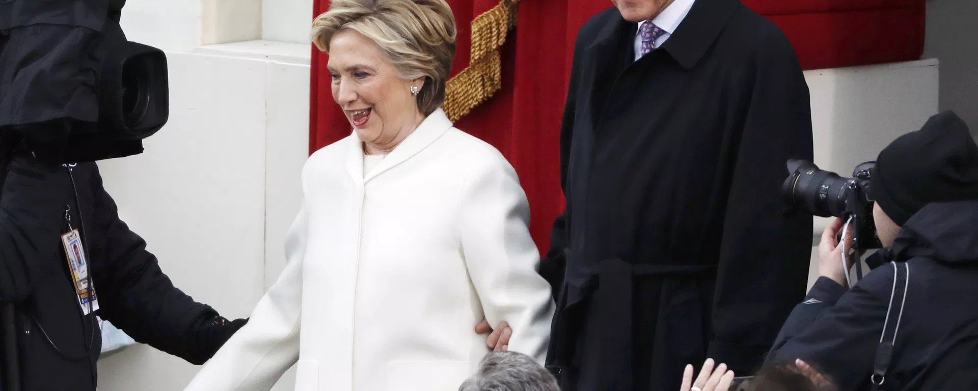 2016 Democratic presidential nominee and former Secretary of State Hillary Clinton (L) arrives with her husband former President Bill Clinton for the inauguration ceremonies swearing in Donald Trump as the 45th president of the United States on the West front of the U.S. Capitol in Washington, U.S., January 20, 2017 - Sputnik International, 1920, 11.03.2022