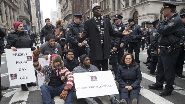 Police officers prepare to take New York City Councilman Jumaane Williams, center, into custody after he and others blocked traffic on Fifth Avenue outside Trump Tower in New York, Friday, Jan. 20, 2017, during a protest during President Donald Trump's inauguration. - Sputnik International