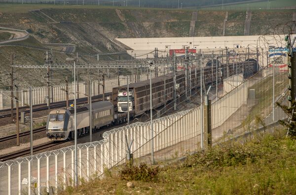 A Eurotunnel truck shuttles enters the Channel tunnel on October 3, 2015 in Coquelles, near Calais, northern France A Eurotunnel truck shuttles enters the Channel tunnel on October 3, 2015 in Coquelles, near Calais, northern France - Sputnik International