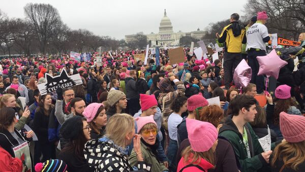 Demonstrators arrive on the National Mall in Washington, DC, for the Women's march on January 21, 2017 - Sputnik International
