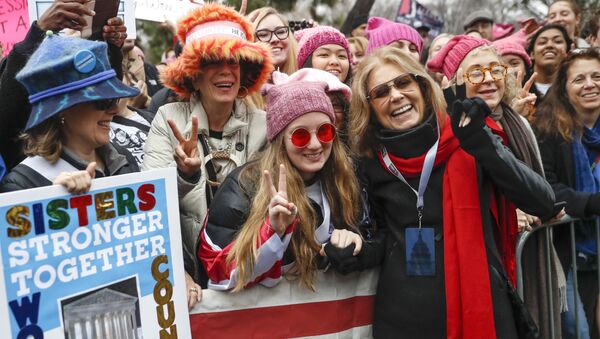 Gloria Steinem, center right, greets protesters at the barricades before speaking at the Women's March on Washington during the first full day of Donald Trump's presidency, Saturday, Jan. 21, 2017 in Washington. - Sputnik International