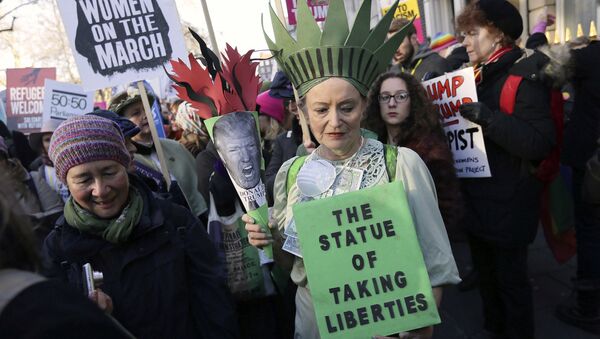 Demonstrators take part in the Women's March on London, following the Inauguration of U.S. President Donald Trump, in London, Saturday Jan. 21, 2016. - Sputnik International