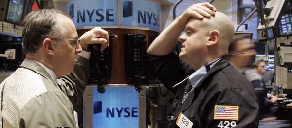 A pair of traders confer at a phone post on the floor of the New York Stock Exchange, Thursday, Jan. 3, 2008 - Sputnik International