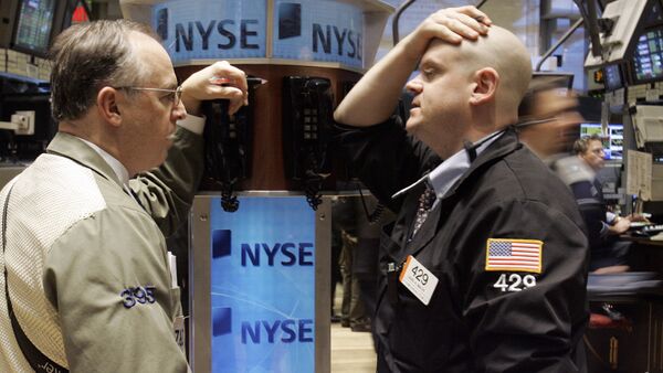 A pair of traders confer at a phone post on the floor of the New York Stock Exchange, Thursday, Jan. 3, 2008 - Sputnik International