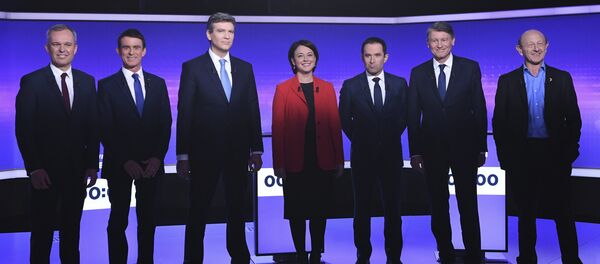 Candidates for the French left's presidential primaries ahead of the 2017 presidential election, (from L) Francois de Rugy, Manuel Valls, Arnaud Montebourg, Sylvia Pinel, Benoit Hamon, Vincent Peillon, Jean-Luc Bennahmias pose before taking part in a final televised debate in Paris, France, Thursday, Jan. 19, 2017 - Sputnik International