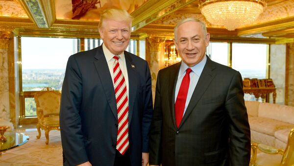 Israeli Prime Minister Benjamin Netanyahu (R) stands next to Republican US presidential candidate Donald Trump during their meeting in New York, September 25, 2016. - Sputnik International