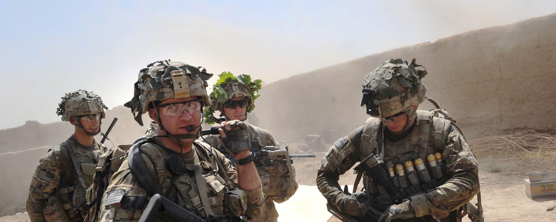 In this photo taken on August 5, 2011, US troops from the Charlie Company, 2-87 Infantry, 3d Brigade Combat Team under Afghanistan's International Security Assistance Force patrols Kandalay village following Taliban attacks on a joint US and Afghan National Army checkpoint protecting the western area of Kandalay village. - Sputnik International, 1920
