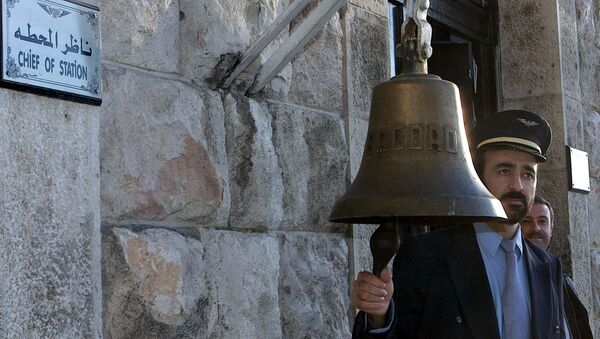 A Syrian railway station employee rings the bell (file) - Sputnik International