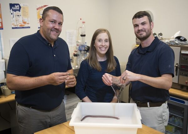 Naval Surface Warfare Panama City Division (NSWC PCD) scientist and engineers demonstrate the elasticity of the hagfish slime secreted from the Pacific hagfish in a lab aboard NSWC PCD Nov. 29, 2016. Pictured from left to right: Dr. Josh Kogot, Dr. Michelle Kincer and Dr. Ryan Kincer. Naval Surface Warfare Panama City Division (NSWC PCD) scientist and engineers demonstrate the elasticity of the hagfish slime secreted from the Pacific hagfish in a lab aboard NSWC PCD Nov. 29, 2016. Pictured from left to right: Dr. Josh Kogot, Dr. Michelle Kincer and Dr. Ryan Kincer. - Sputnik International