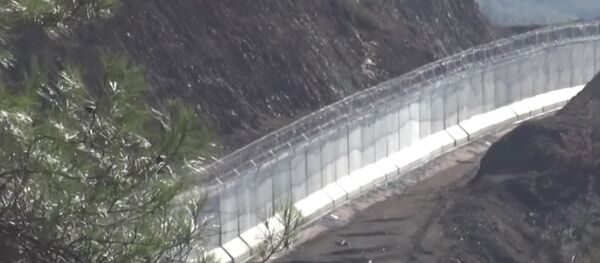 Turkey Building Wall Topped With Barbed Wire On Syrian Border Turkey Building Wall Topped With Barbed Wire On Syrian Border - Sputnik International