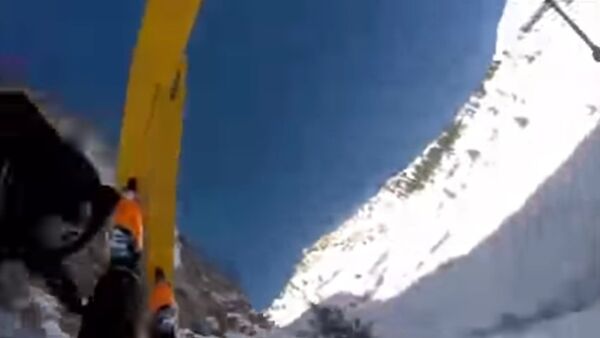 Dude accidentally skis right off a cliff and captures the whole thing on his helmet cam - Sputnik International