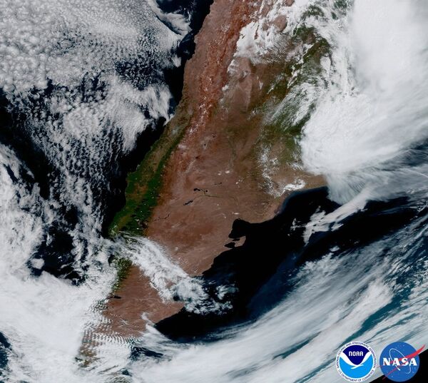 Mountain wave clouds in Argentina are displayed in the high-resolution satellite photo. - Sputnik International