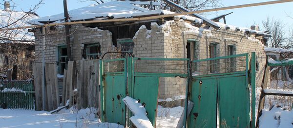 A destroyed house in Spartak village, Donetsk region - Sputnik International