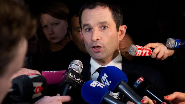 Benoit Hamon, winner of the first round of the Socialist presidential primary in France, speaks during a news conference at Peniche Le Quai in Paris - Sputnik International