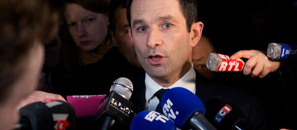 Benoit Hamon, winner of the first round of the Socialist presidential primary in France, speaks during a news conference at Peniche Le Quai in Paris Benoit Hamon, winner of the first round of the Socialist presidential primary in France, speaks during a news conference at Peniche Le Quai in Paris - Sputnik International