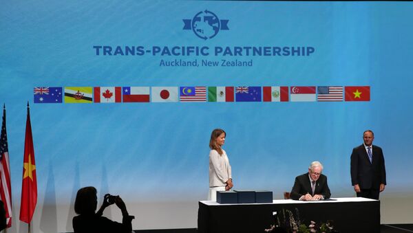 Andrew Robb (C) the Minister for Trade and Investment from Australia watched by New Zealand Prime Minister John Key as he and the Ministerial Representatives from the 12 countries arrive to sign the Trans-Pacific Partnership agreement in Auckland on February 4, 2016 - Sputnik International