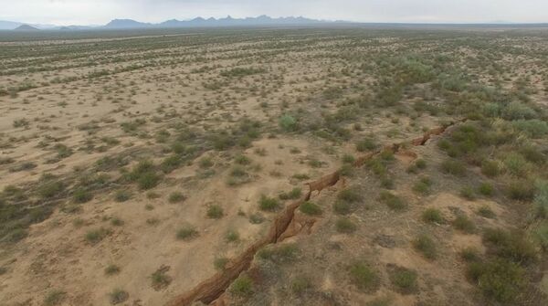A 1.8 mile long fissure discovered in the Arizona desert. The Picacho mountains are visible in the distance. A 1.8 mile long fissure discovered in the Arizona desert. The Picacho mountains are visible in the distance. - Sputnik International
