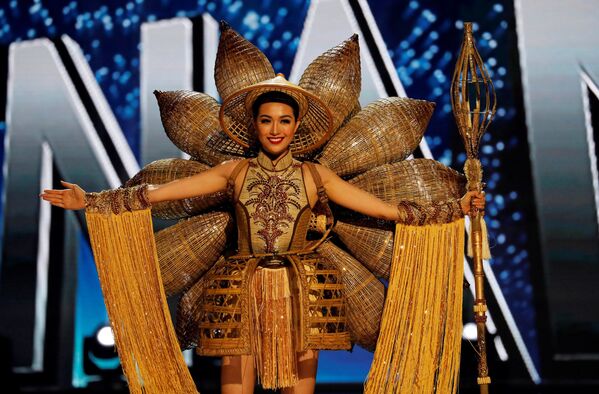 Miss Universe Hopefuls Sport Stunning National Costumes in This Year's Pageant - Sputnik International