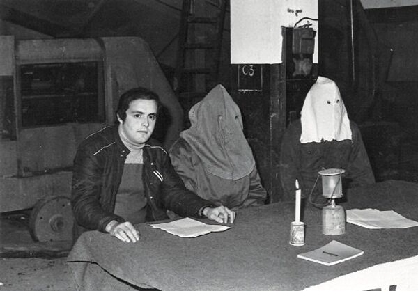 First public appearance of Leo Battesti (L). Hooded men to his right are FLNC members. First public appearance of Leo Battesti (L). Hooded men to his right are FLNC members. - Sputnik International