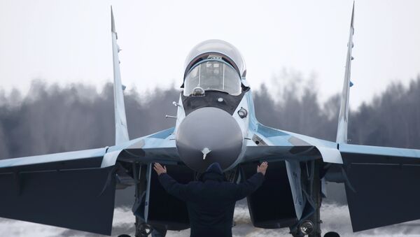 A new multi-role Russian MiG-35 fighter lands during its international presentation at the MiG plant in Lukhovitsy outside Moscow, Russia, January 27, 2017 - Sputnik International