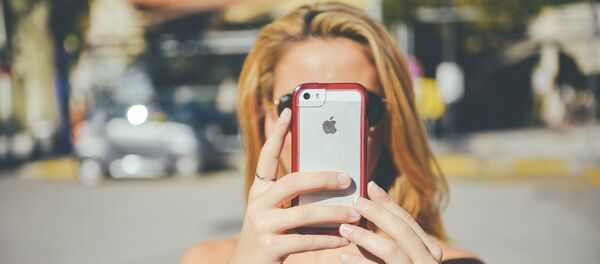 Girl with smartphone - Sputnik International