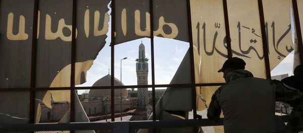 Iraqi Special Operations Forces (ISOF) gather during an operation to clear the al-Zirai district of Islamic State militants in Mosul, Iraq, January 18, 201 - Sputnik International