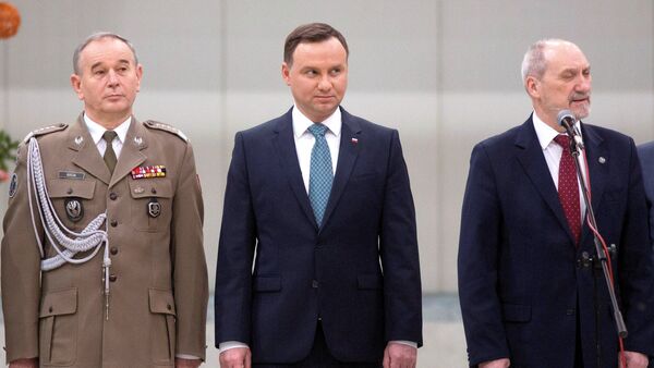 Chief of General Staff of the Polish Army general Mieczyslaw Gocul, Polish President Andrzej Duda, Polish Defence Minister Antoni Macierewicz (File) - Sputnik International