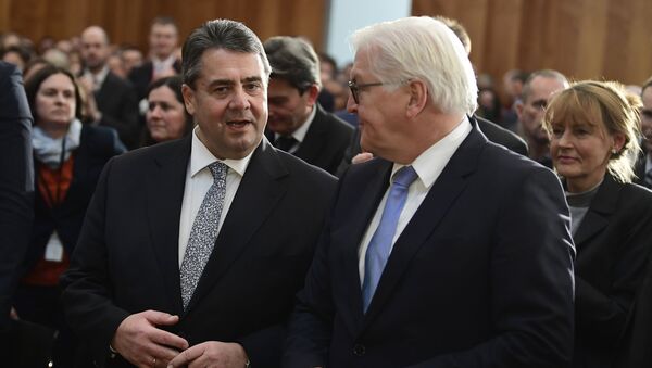 German Vice Chancellor and new Foreign Minister Sigmar Gabriel (L) and former German Foreign Minister Frank-Walter Steinmeier are pictured on January 27, 2017 at the Foreign Ministry in Berlin - Sputnik International