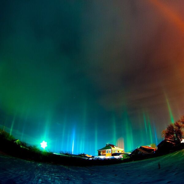 Mysterious light beams in Russia's Rostov-on-Don Mysterious light beams in Russia's Rostov-on-Don - Sputnik International