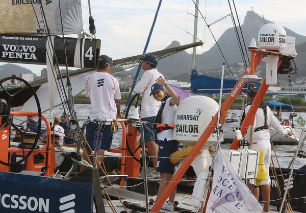 Princess Victoria (C) of Sweden waves to the press on board the Ericsson 4, before the start of the In-Port Race in Guanabara Bay in Rio de Janeiro on April 04, 2009 within the Volvo Ocean Race 2008/2009 - Sputnik International