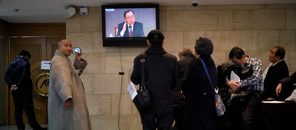 Audience watch a TV broadcasting former U.N. secretary-general Ban Ki-moon at a media roundtable, outside the venue in Seoul, South Korea, January 25, 2017 Audience watch a TV broadcasting former U.N. secretary-general Ban Ki-moon at a media roundtable, outside the venue in Seoul, South Korea, January 25, 2017 - Sputnik International