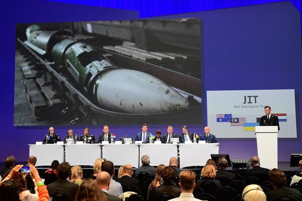 Members of a joint investigation team present the preliminary results of the criminal investigation into the downing of Malaysia Airlines flight MH17 , in Nieuwegein, on September 28, 2016 Members of a joint investigation team present the preliminary results of the criminal investigation into the downing of Malaysia Airlines flight MH17 , in Nieuwegein, on September 28, 2016 - Sputnik International