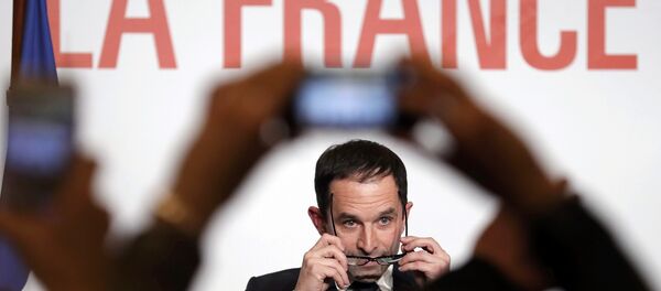 Former French education minister Benoit Hamon reacts after partial results in the second round of the French left's presidential primary election in Paris, France, January 29, 2017. - Sputnik International