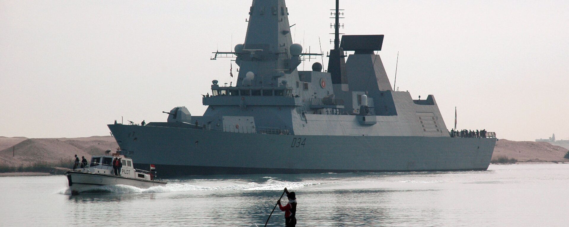 The British destroyer HMS Diamond sails through the Suez Canal on December 2, 2012 - Sputnik International, 1920, 28.01.2024