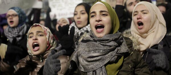 Demonstrators protest agaist President Trump's executive immigration ban at Chicago O'Hare International Airport Demonstrators protest agaist President Trump's executive immigration ban at Chicago O'Hare International Airport - Sputnik International