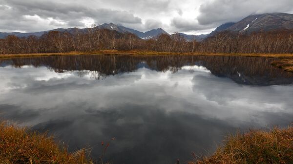A lake near the Vachkazhets mountains at Kamchatka - Sputnik International