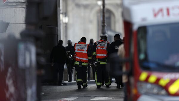 French firefighters and police are seen at the site near the Louvre Pyramid in Paris, France, February 3, 2017 after a French soldier shot and wounded a man armed with a knife after he tried to enter the Louvre museum in central Paris carrying a suitcase, police sources said. - Sputnik International