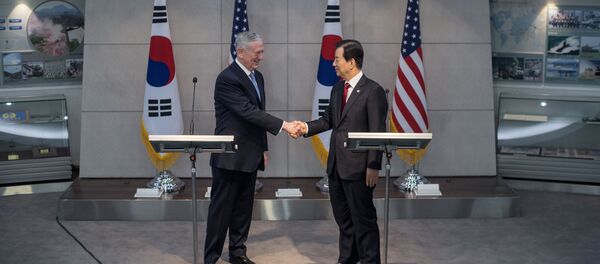 U.S. Defense Secretary James Mattis (L) shakes hands with his South Korean counterpart Han Min-Koo following a joint briefing at the Defense Ministry in Seoul on February 3, 2017 U.S. Defense Secretary James Mattis (L) shakes hands with his South Korean counterpart Han Min-Koo following a joint briefing at the Defense Ministry in Seoul on February 3, 2017 - Sputnik International