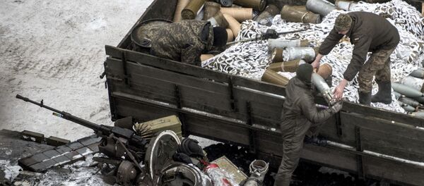 Ukrainian servicemen load ammunition into a tank in Avdiivka, eastern Ukraine, Thursday, Feb. 2, 2017 Ukrainian servicemen load ammunition into a tank in Avdiivka, eastern Ukraine, Thursday, Feb. 2, 2017 - Sputnik International