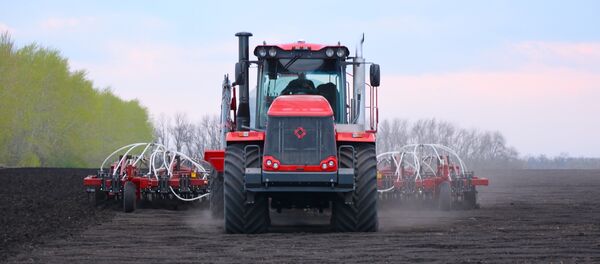 Kirovets K-744R - Sputnik International