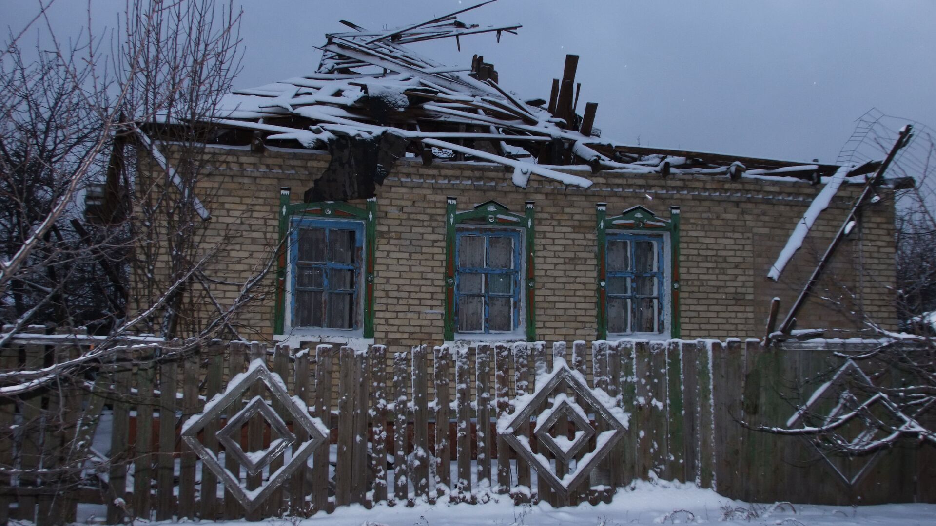 A house damaged by Gorlovka shellings outside Donetsk - Sputnik International, 1920, 19.02.2022